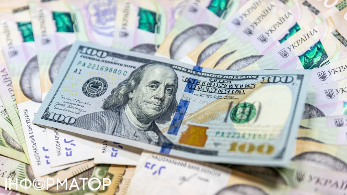 Аналітики прогнозують девальвацію до 45,5 грн за долар і радять відмовитися від депозитів