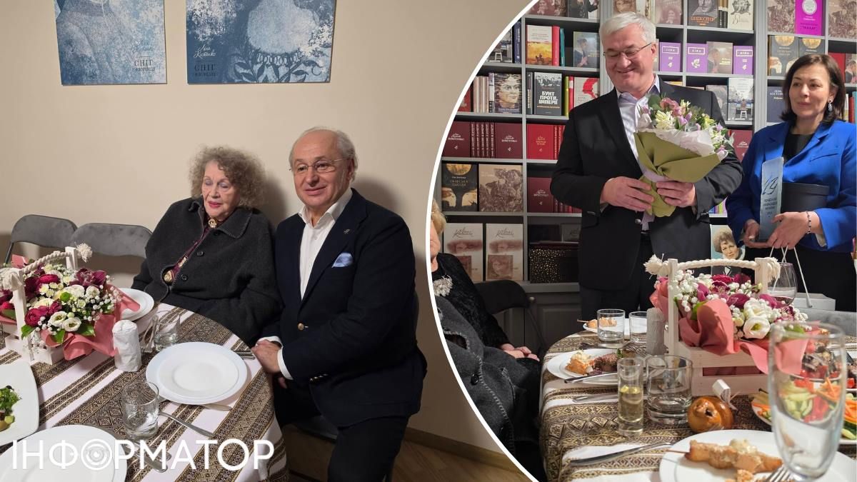 Міністр Андрій Сибіга продемонстрував гостям найширшу посмішку, а видавець Іван Малкович на хвильку підсів, аби сфотографуватися