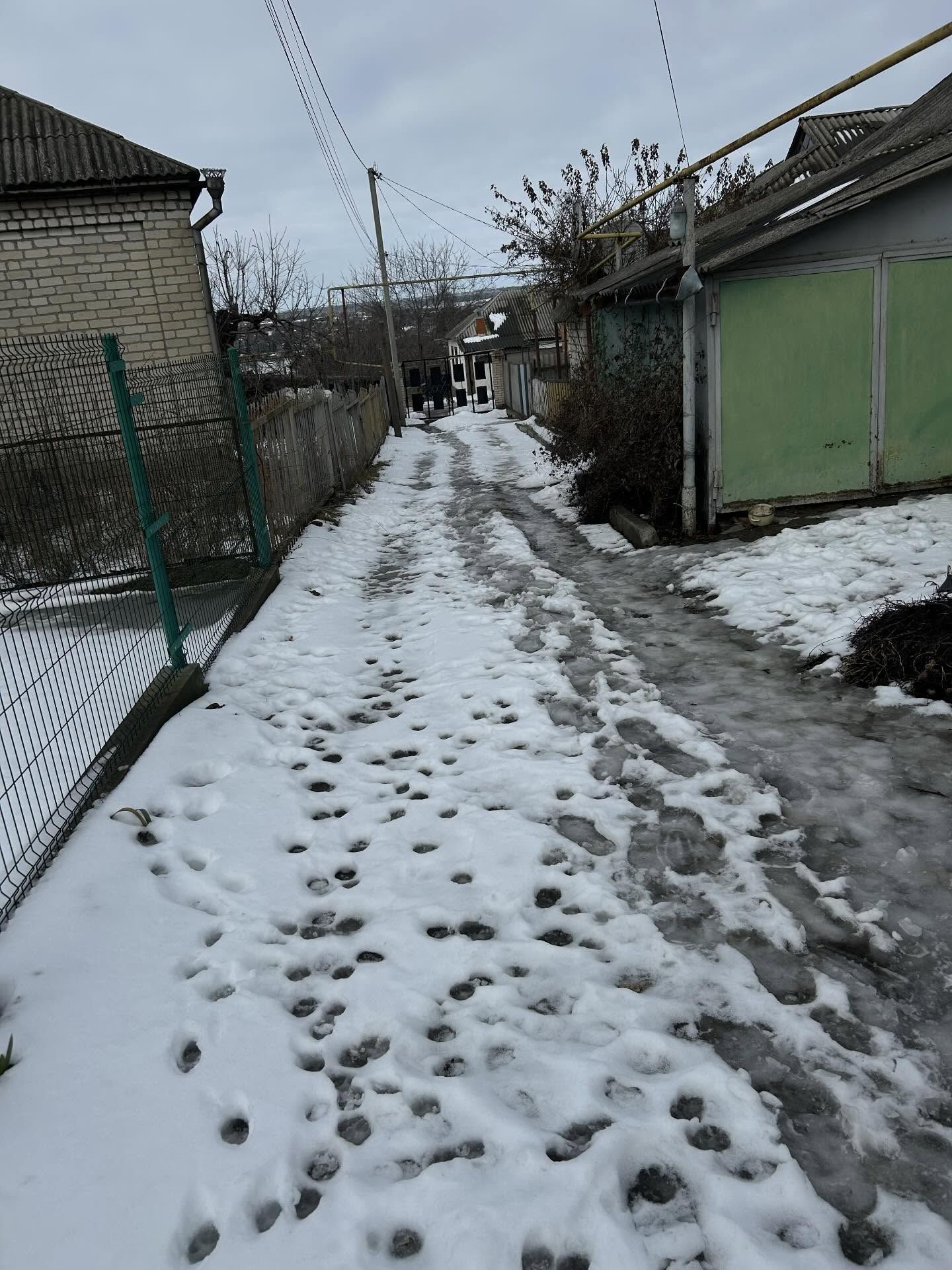 фото переулка, в который якобы «невозможно» было заехать