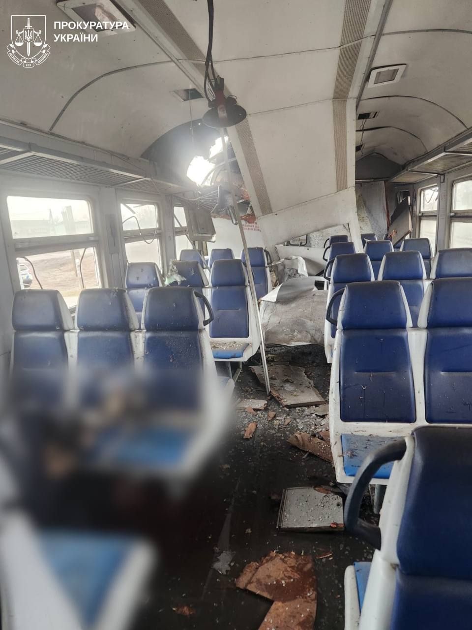 Дрон попал в электропоезд