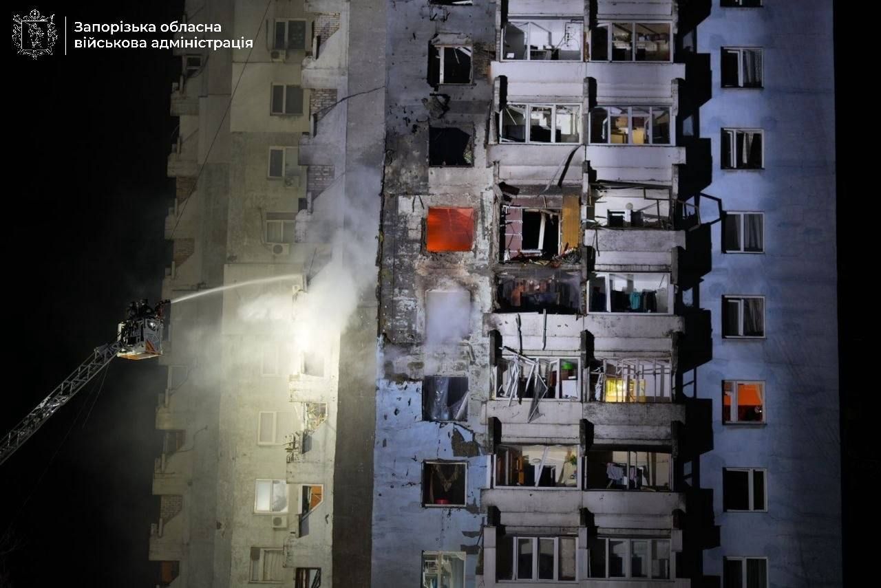 дрон влучив в будинок