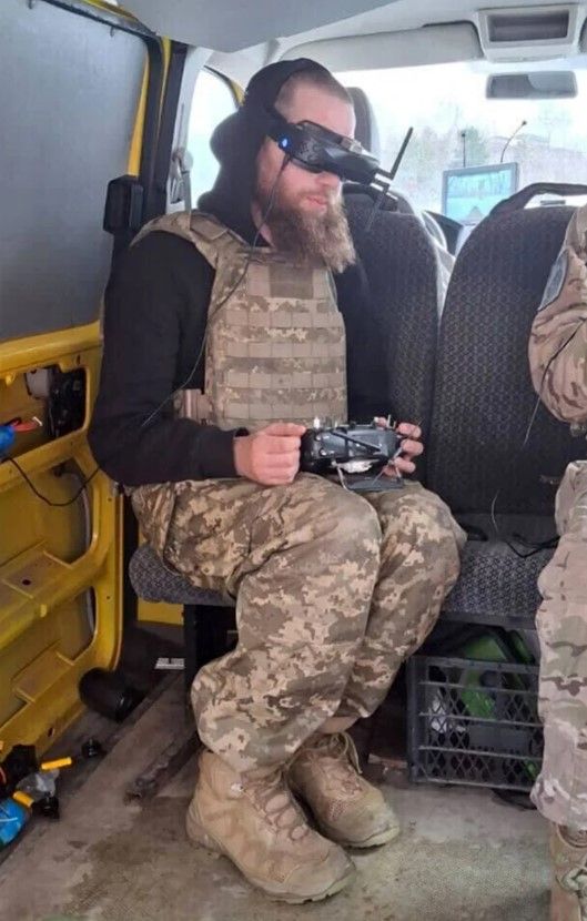 Після повернення в Україну Дудник пішов служити. Фото: edition.cnn.com Після повернення в Україну Дудник пішов служити. Фото: edition.cnn.com