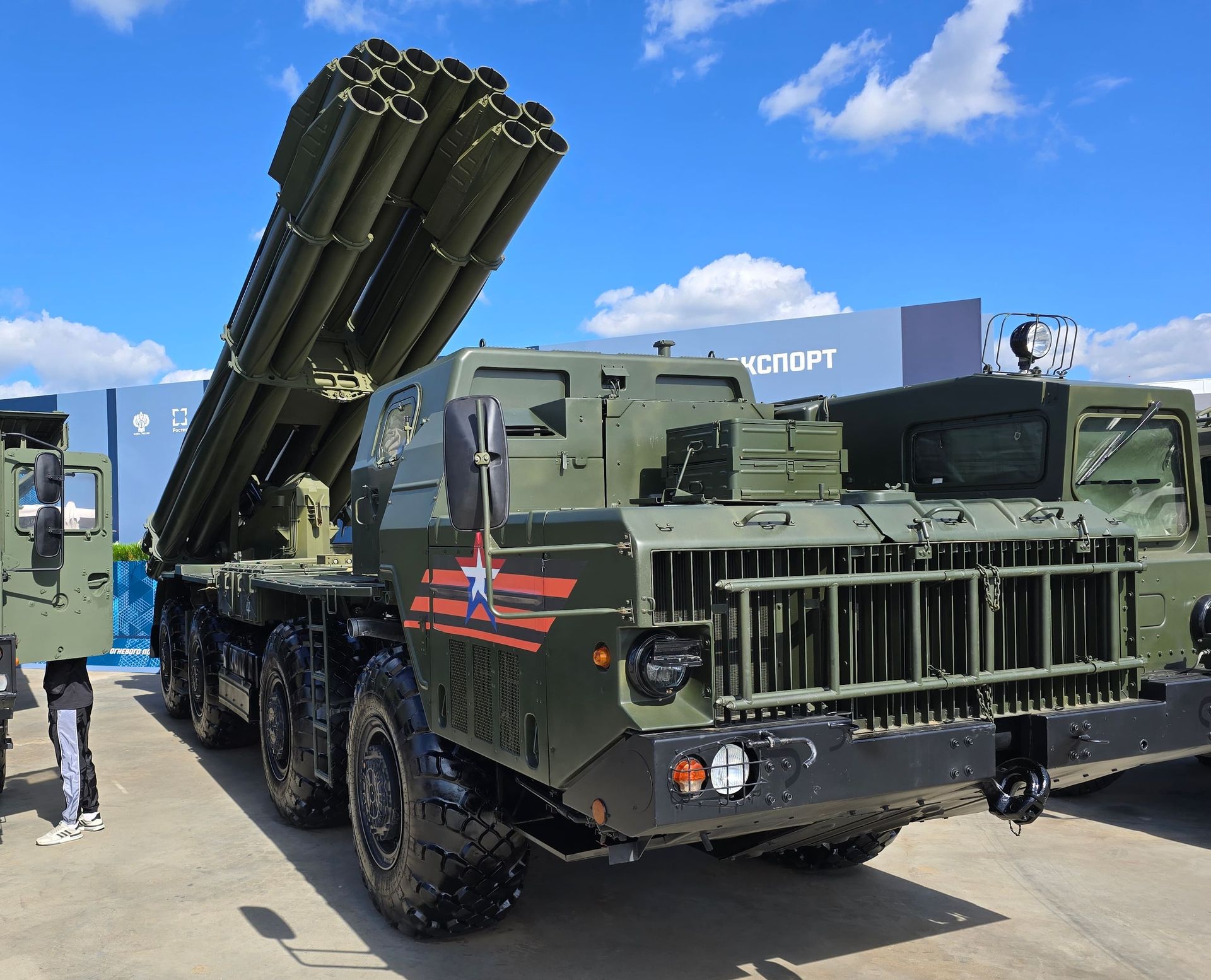 РСЗВ Смерч / Торнадо-С. Фото - росЗМІ РСЗВ Смерч / Торнадо-С