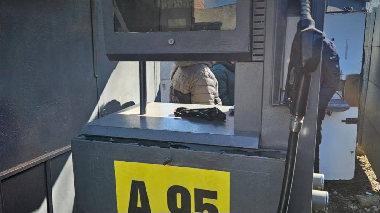 У Кривому Розі детективи БЕБ демонтували три нелегальних АЗС