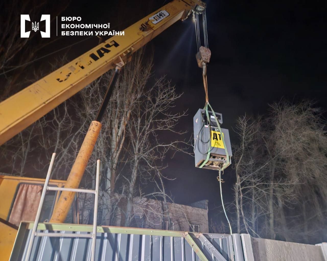 У Кривому Розі детективи БЕБ демонтували три нелегальних АЗС 1