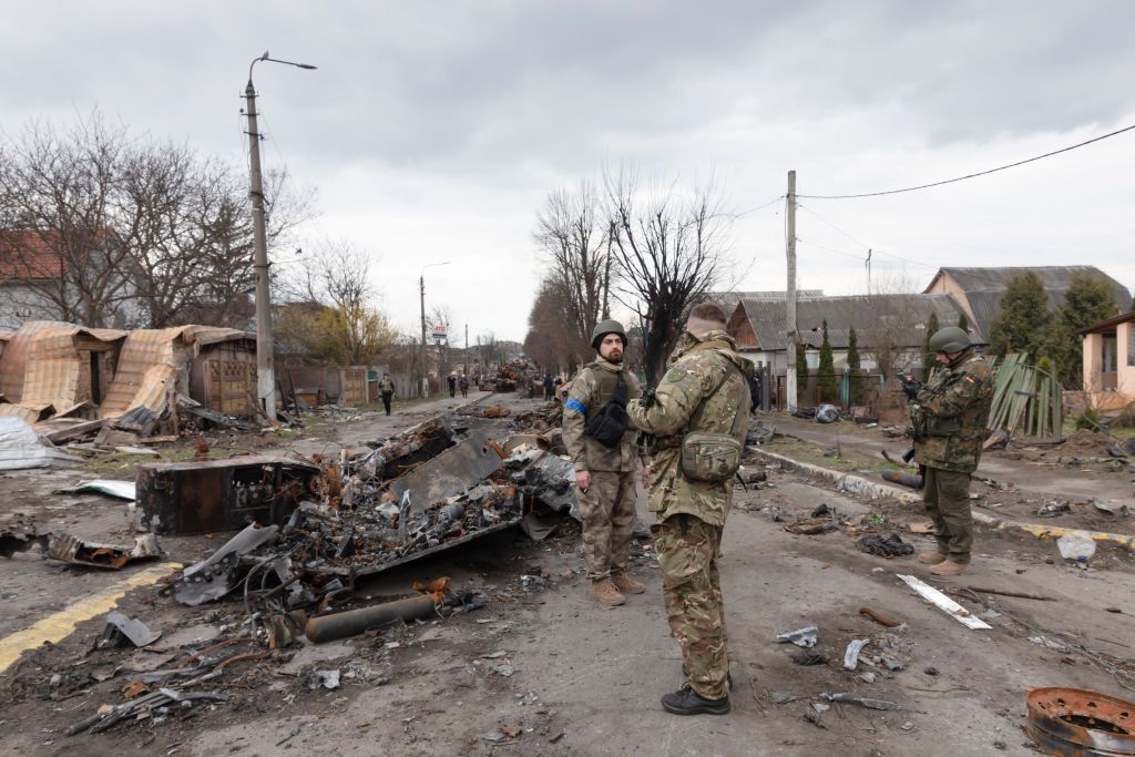 Вбиті росіянами люди лежали на вулицях Бучі з зав'язаними руками