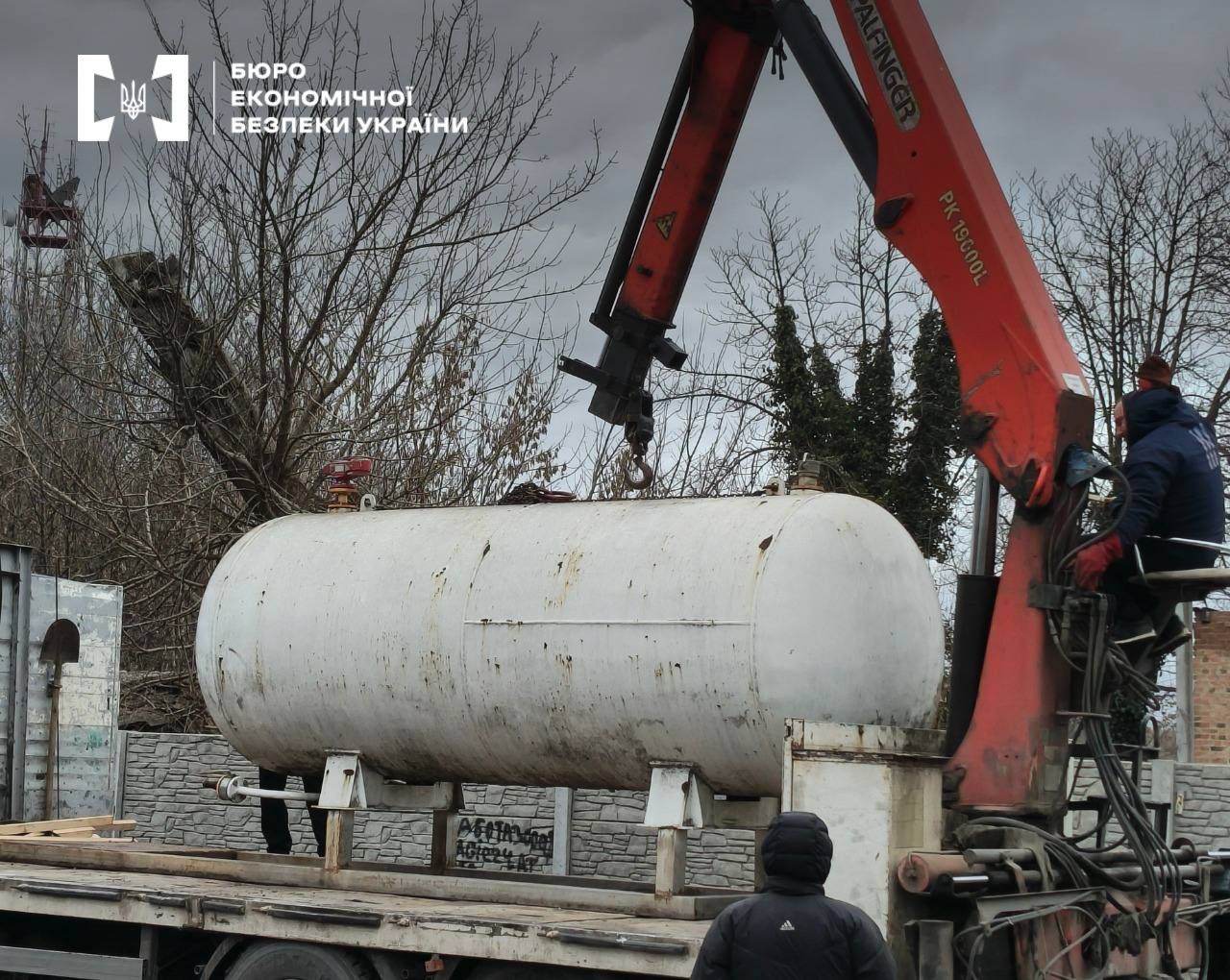 Нелегальна АЗС у Павлограді: детективи БЕБ скерували справу до суду 2