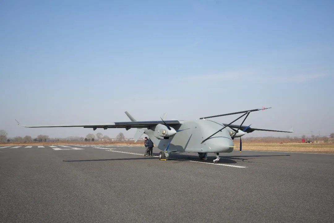 Перший у Китаї 7-тонний вантажний безпілотний літальний апарат (БПЛА) з фіксованим крилом Changying-8 успішно завершив свій перший політ в аеропорту Чженчжоу