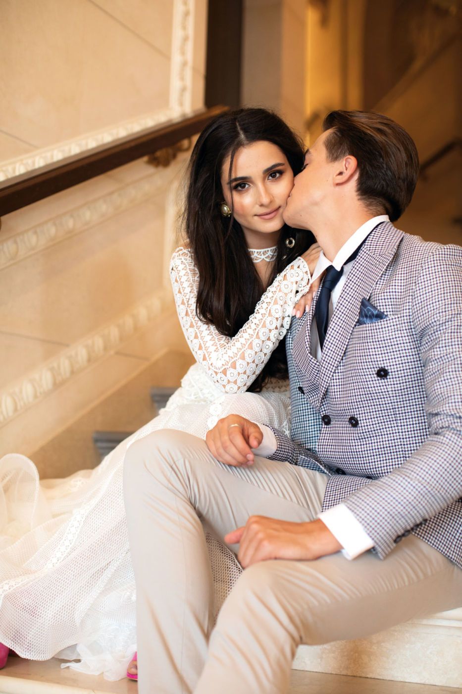 Анна Тринчер и Богдан Осадчук активно подогревали сутки об их романе.