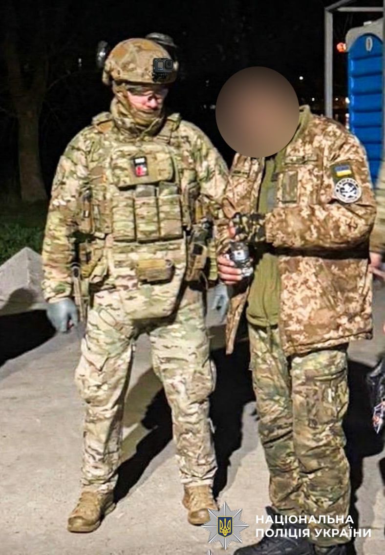 У Рівному військовий у СЗЧ понад три години погрожував підірвати гранати затримання чоловіка