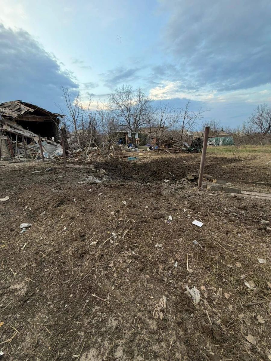 Так виглядає місце удару в Краматорську після російської авіабомби. Наслідки удару авіабомбою