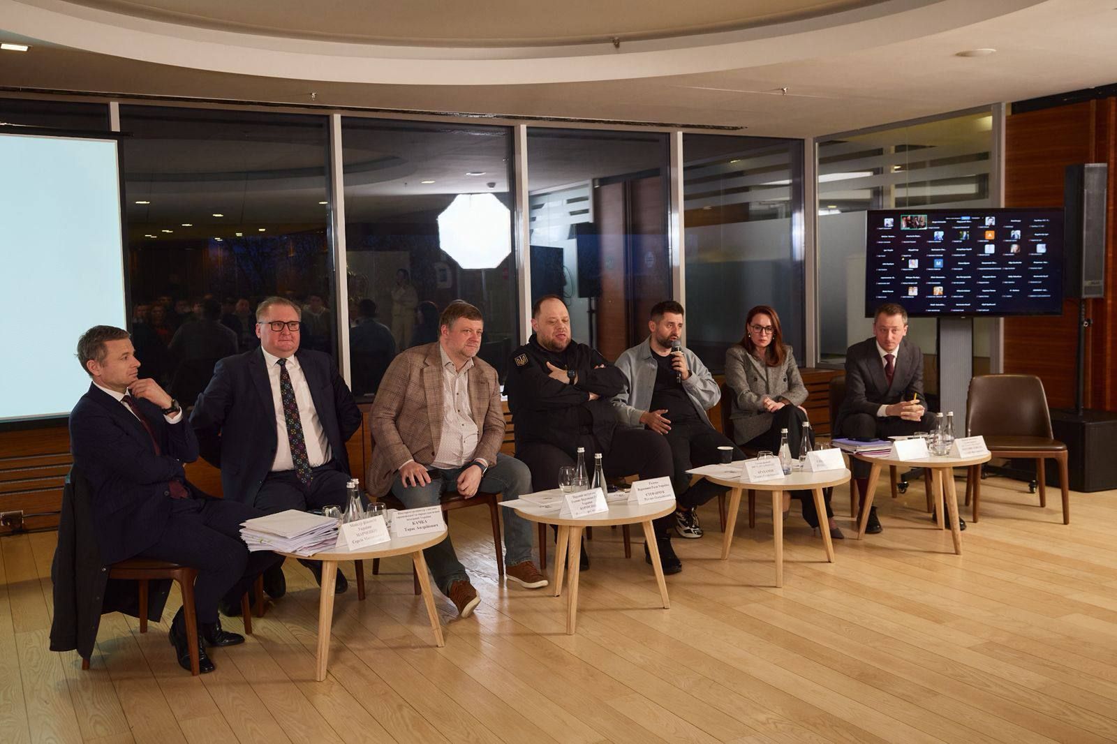 Заседание фракции СН прошло с участием чиновников. Фото: Давид Арахамия/Telegram Слуга народа