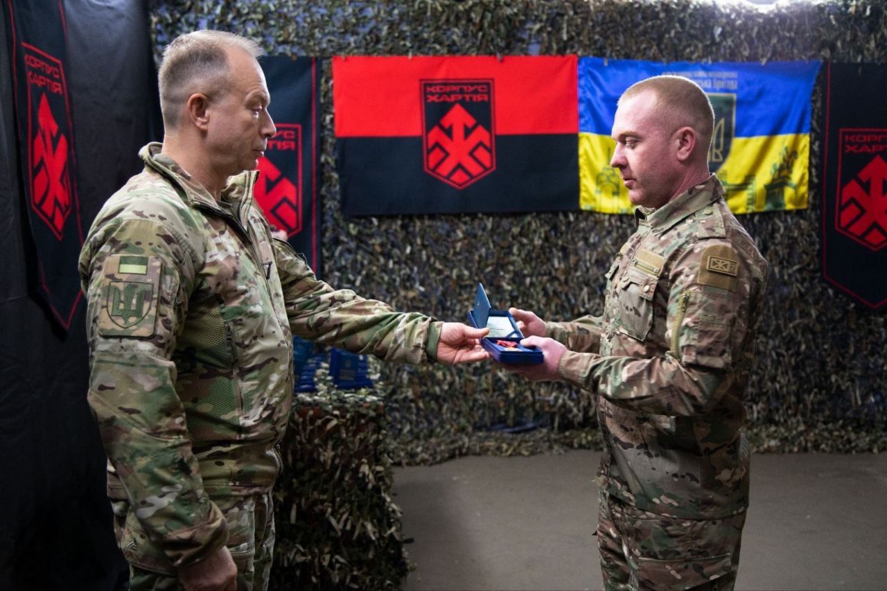 Сирський нагороджує військових за службу