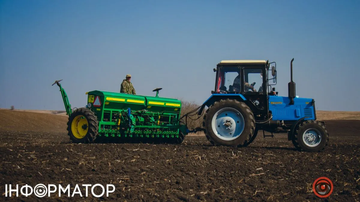 Кабмін спростив правила отримання водійських посвідчень для сільгосптехніки