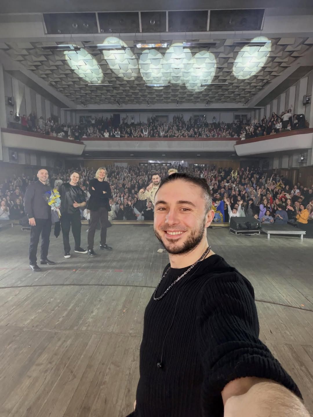 Тарас Тополя та гурт "Антитіла" під час чергового виступу. Тарас Тополя та гурт "Антитіла"