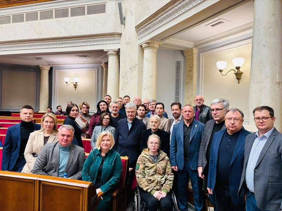 Фракция ЕС гордится тем, что военный сбор украинцы будут платить и после войны Фото: Ирина Геращенко Фракция ЕС гордится тем, что военный сбор украинцы будут платить и после войны Фото: Ирина Геращенко