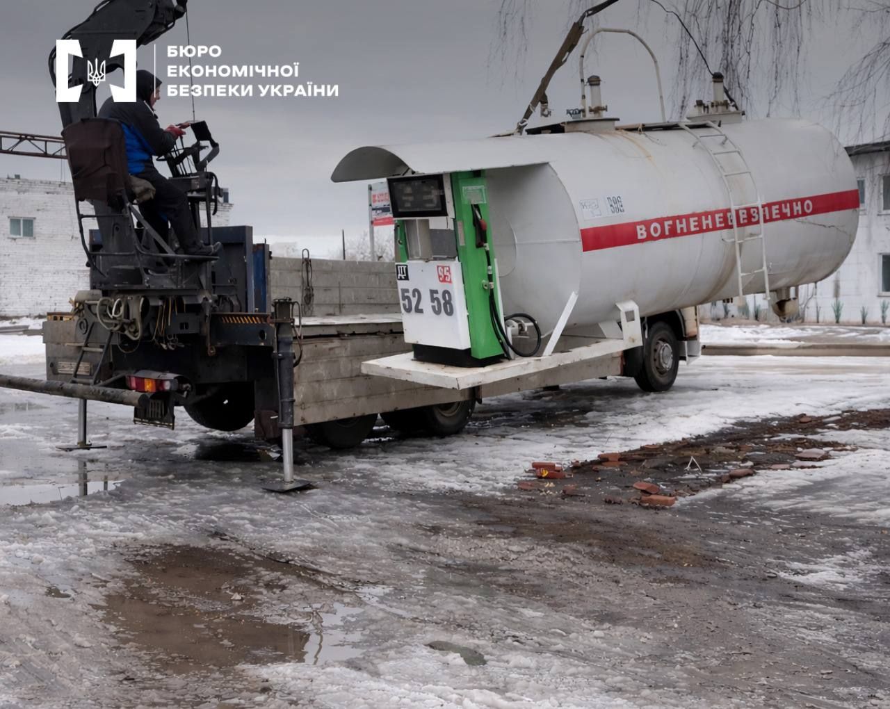 БЕБ на Полтавщині: системна робота з детінізації ринку пального триває 3