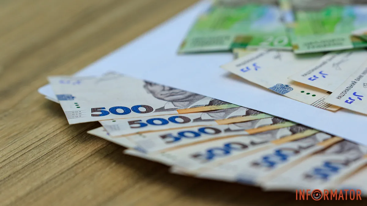 Гроші в конверті, фото: Інформатор
