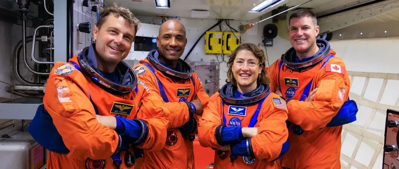 Яскравий помаранчевий