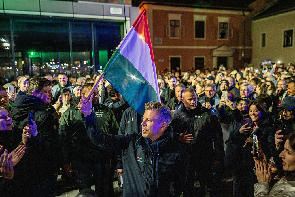 Петер Мадяр на митинге Петер Мадяр проводит митинг перед выборами