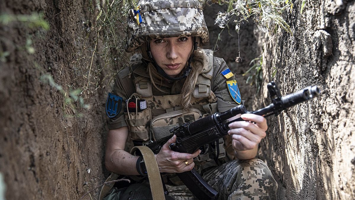 Жінки на війні Жінка-військова