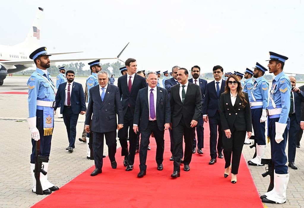 Джей Ди Вэнс возглавил делегацию США в Пакистане. Фото: Getty Images