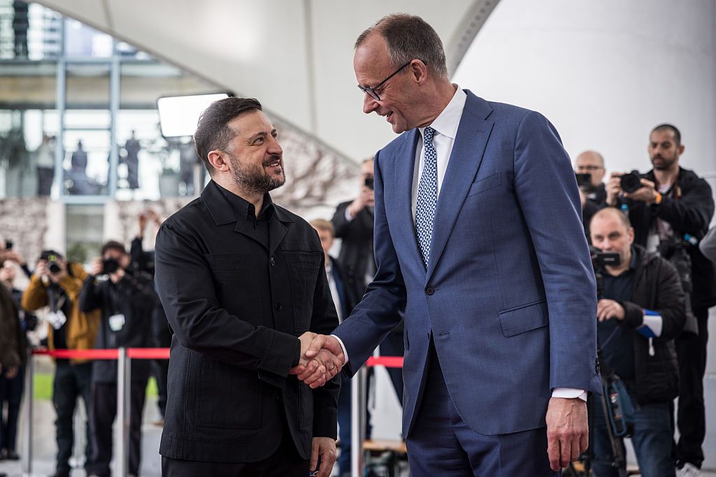 Володимир Зеленський та Фрідріх Мерц Президент України Володимир Зеленський та канцлер Німеччини Фрідріх Мерц в Берліні