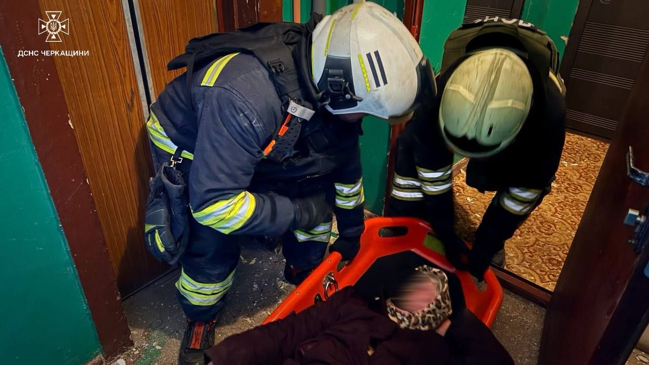 обстрел Черкасс В результате российской атаки на Черкассы погиб 8-летний мальчик, есть пострадавшие 2