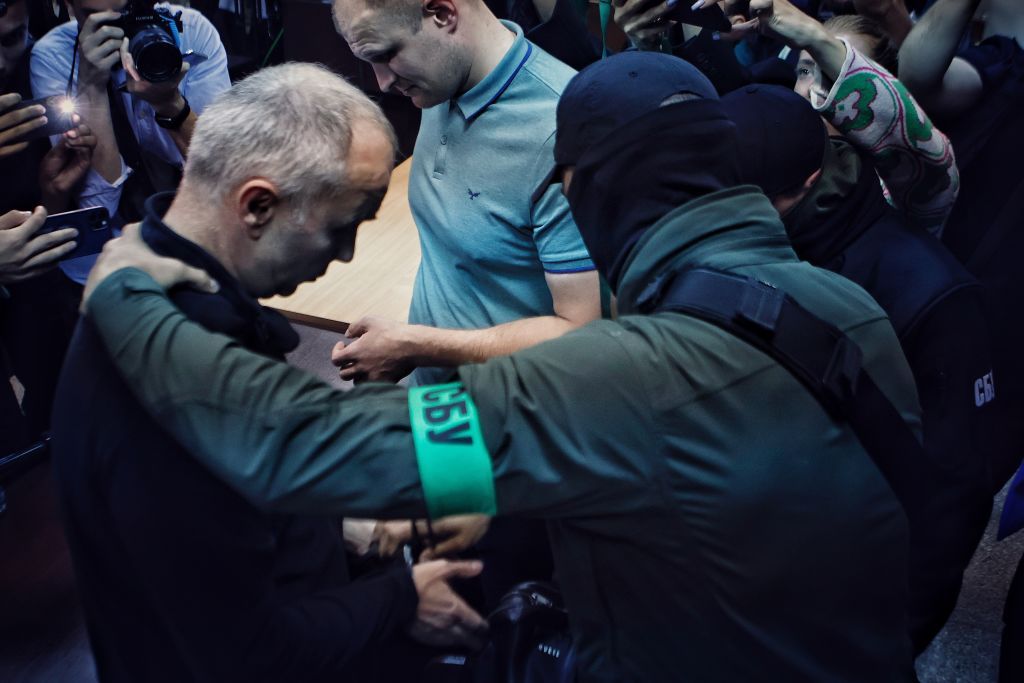 Нестор Шуфрич у кайданках