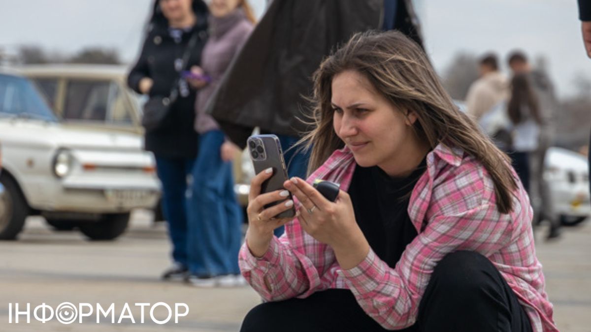 Шахраї полюють за номерами телефонів українців за кордоном: попередження від НБУ