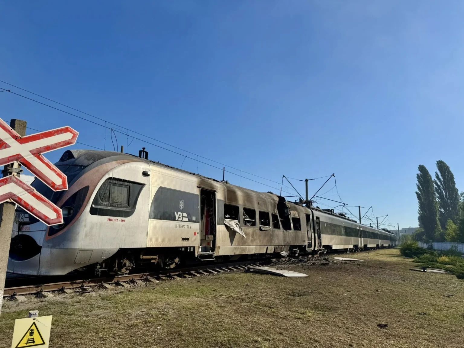 Поврежденный поезд Интерсити №702