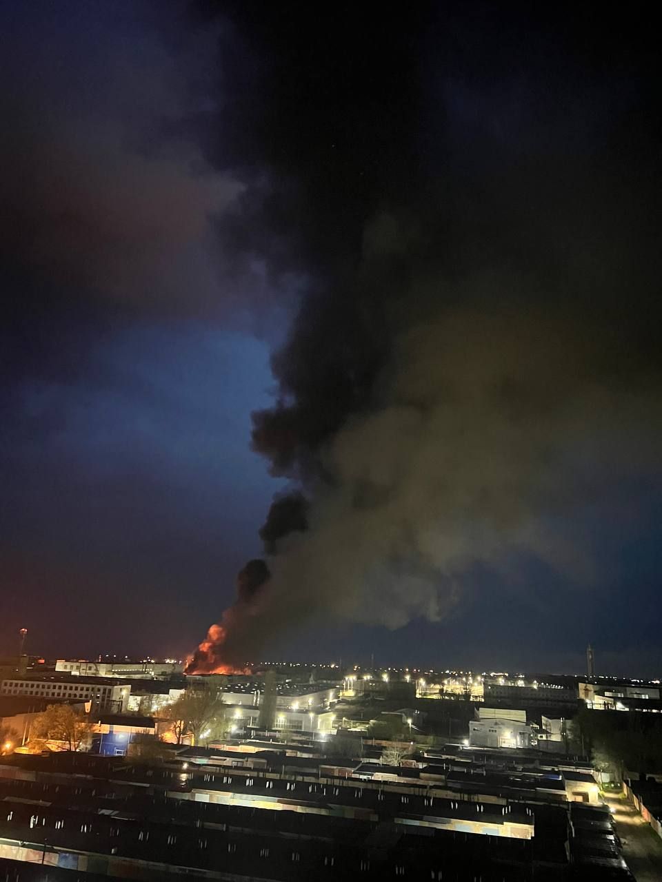 Російський Таганрог вночі був під ракетним ударом: спалахнули пожежі на важливому заводі 1