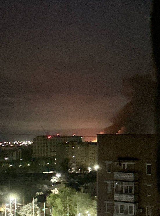 Російський Таганрог вночі був під ракетним ударом: спалахнули пожежі на важливому заводі 2