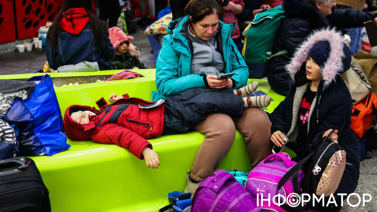 У Польщі змінять правила соцвиплат 800+: заявки українських біженців скасують