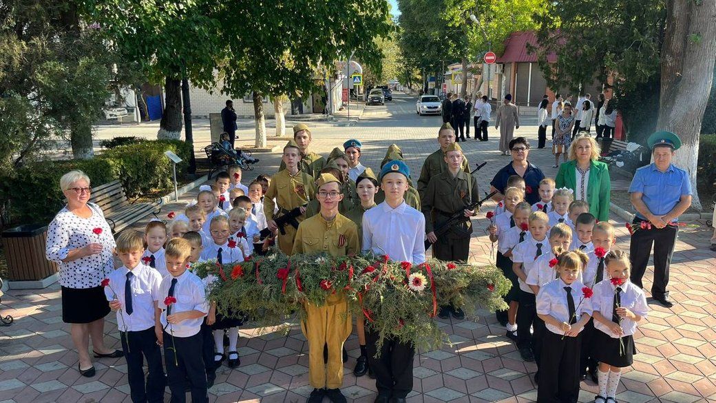 Окупанти мілітаризують дітей в Криму