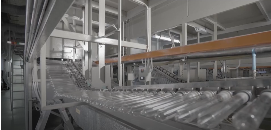 Виробництво презервативів Фото: Reuters