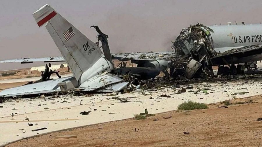 Знищений літак дальнього радіолокаційного виявлення E-3 Sentry ВПС США