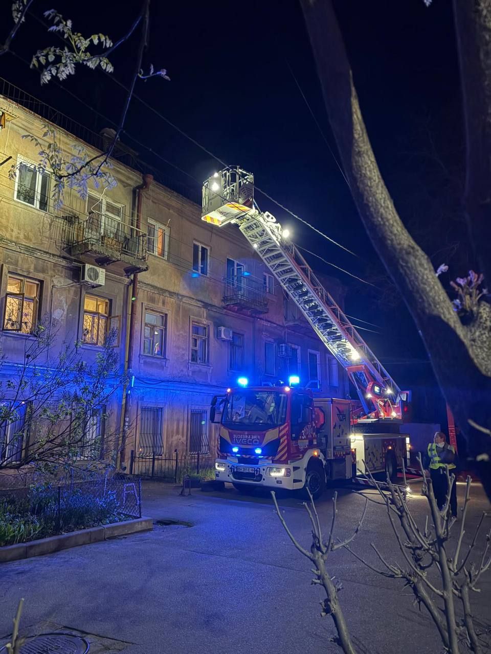 Росіяни вночі атакували Одесу дронами: є поранені та загиблі після ударів по житлових будинках 3