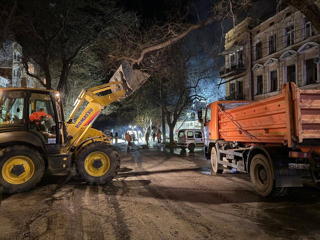 Росіяни вночі атакували Одесу дронами: є поранені та загиблі після ударів по житлових будинках 2