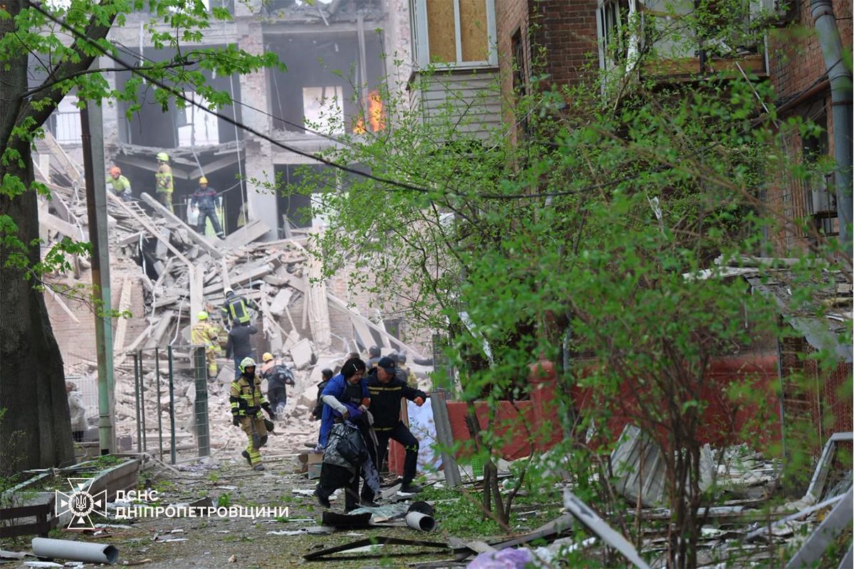 Росіяни влучили в ще одну багатоповерхівку в Дніпрі: загинула жінка 2