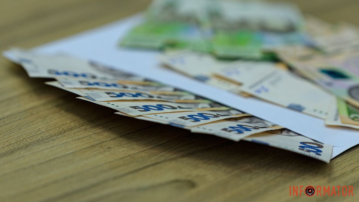 Гроші в конверті, фото: Інформатор