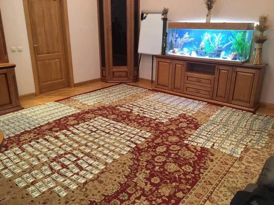 Найдены деньги в кабинете Холодницкого Фото: Судебный репортер