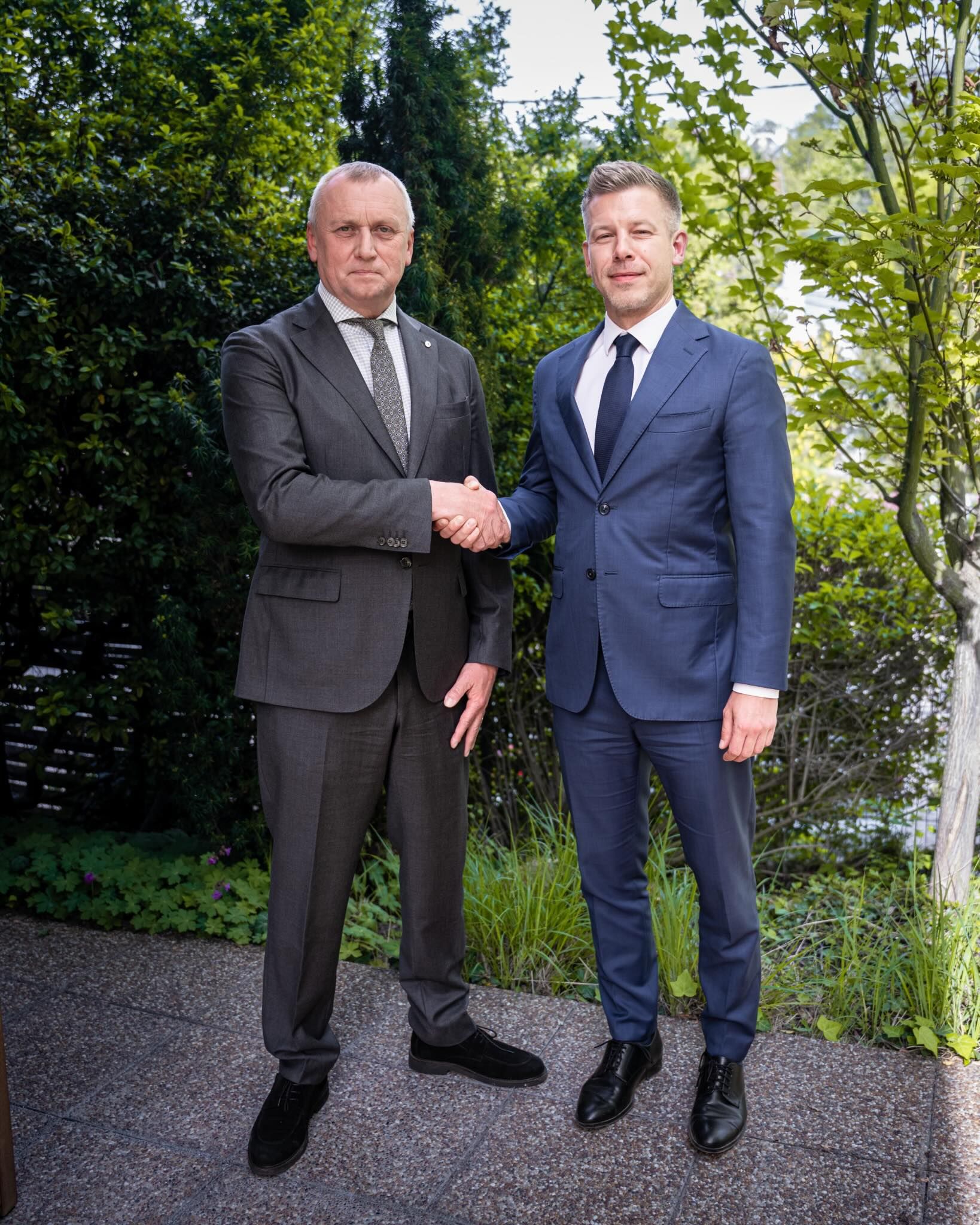 Петер Мадяр, Золтан Бабяк