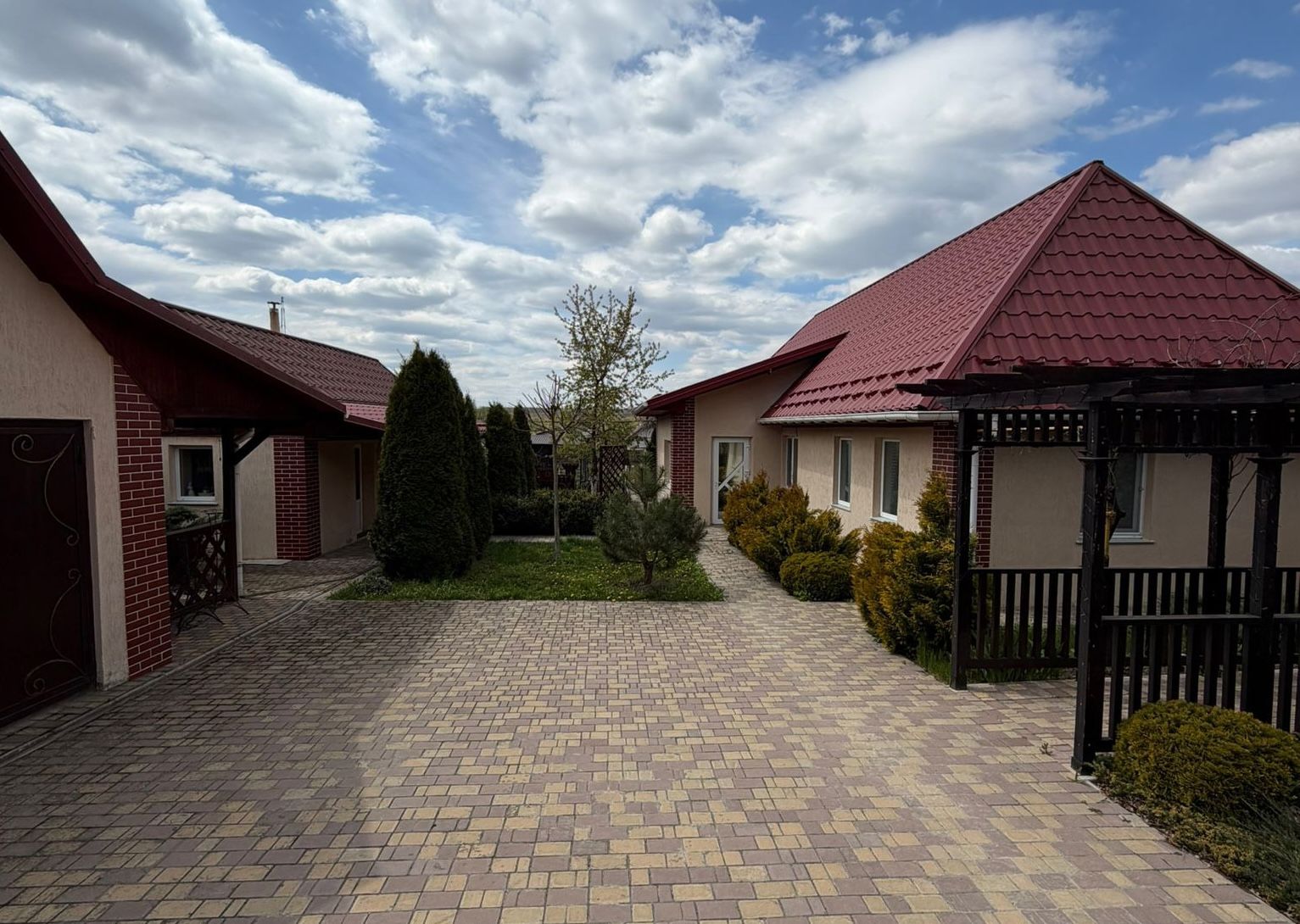 Десятки мільйонів «на родину» — ДБР повідомило про підозру топ-експравоохоронцю з Миколаївщини 1