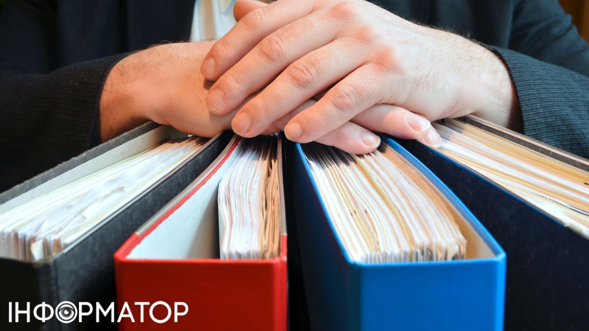 Майже 100 тис. грн: Мінфін шокував зарплатами чиновників