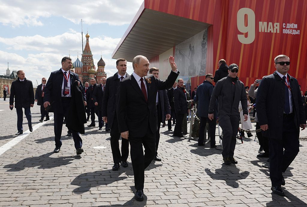 Путін залишає Червону площу після військового параду до Дня Перемоги в центрі Москви 9 травня 2025 року