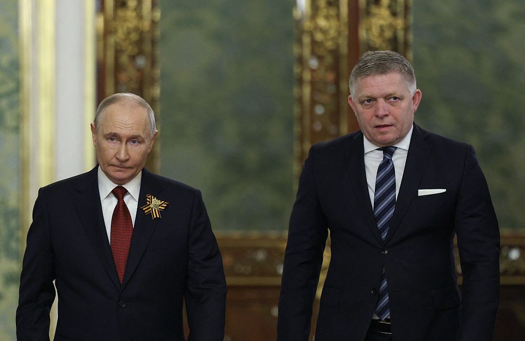 Фицо единственный из лидеров ЕС, приехавший в Путин на 9 мая. Фото Getty Images Фицо единственный из лидеров ЕС, приехавший в Путин на 9 мая. Фото Getty Images