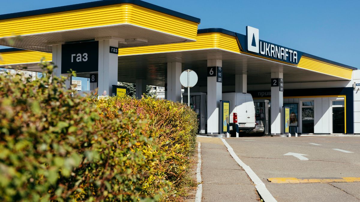 Действие и UKRNAFTA – до 4 грн скидки на литре бензина 1