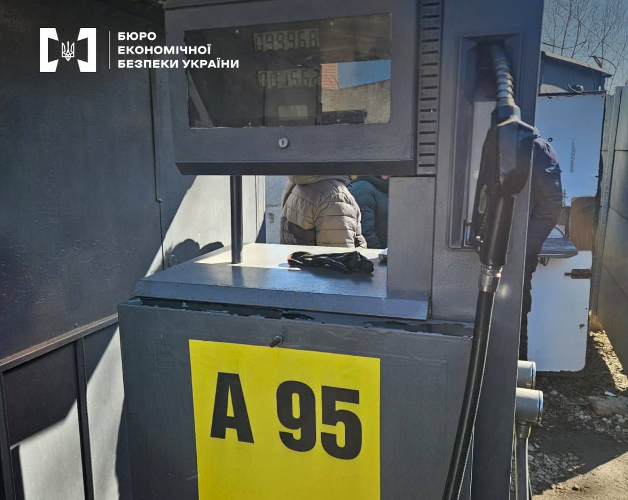 За реалізацію підпільного пального у Кривому Розі судитимуть трьох осіб 5