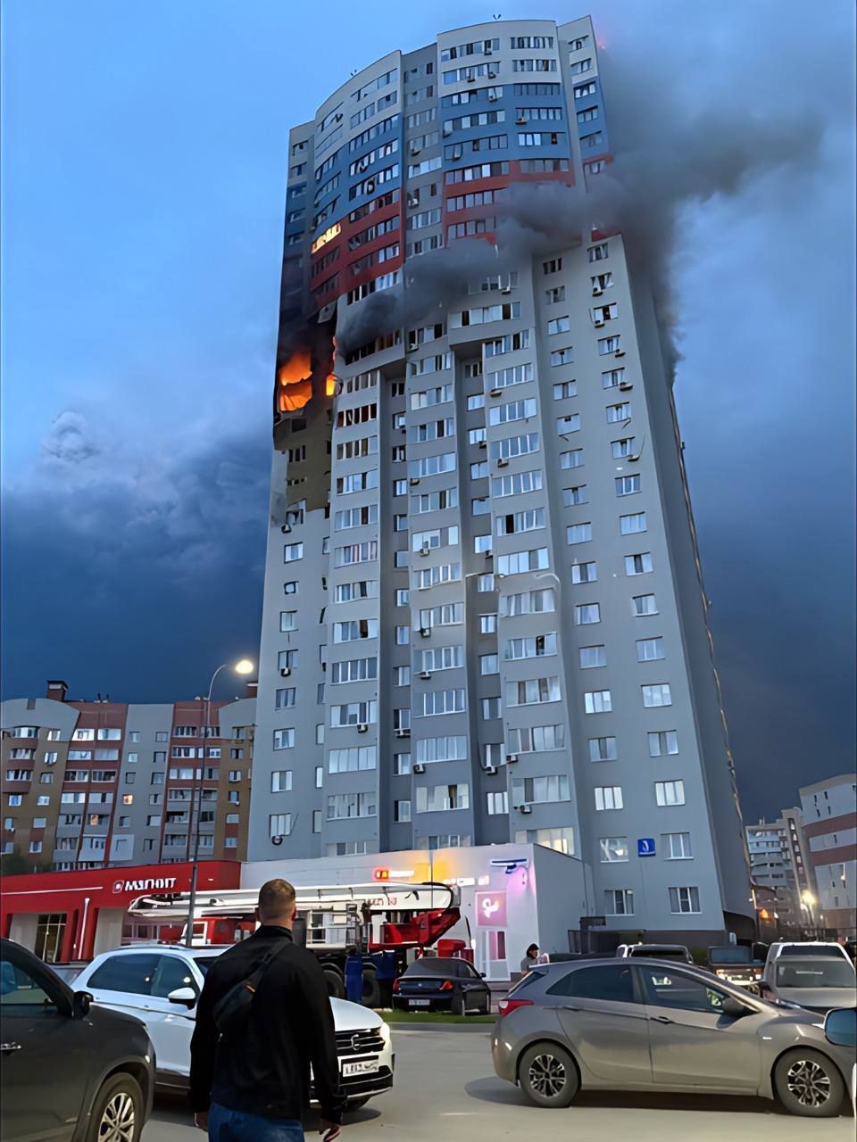 Дрони Сил оборони прилетіли до Рязані - НПЗ охоплений полум'ям, а росіяни влучили у власну багатоповерхівку 1